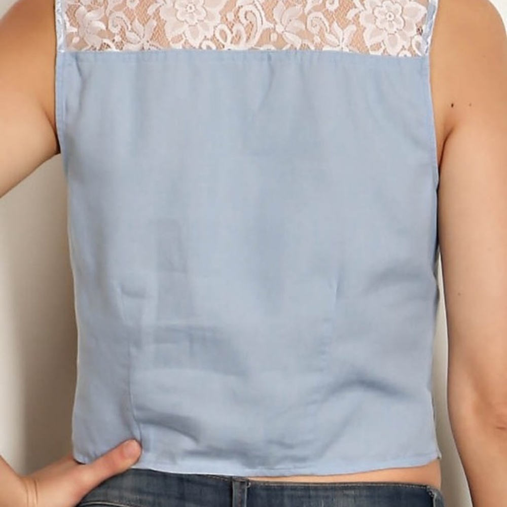 Floral Lace Yoke Chambray Crop Top - Picture 4 of 4